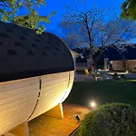 La Petite Maison De - De Charme 5 Etoiles Au Coeur Du Village - Maison 3 3 Salles De Bain - Jardin - Privatisation Guest house 5*