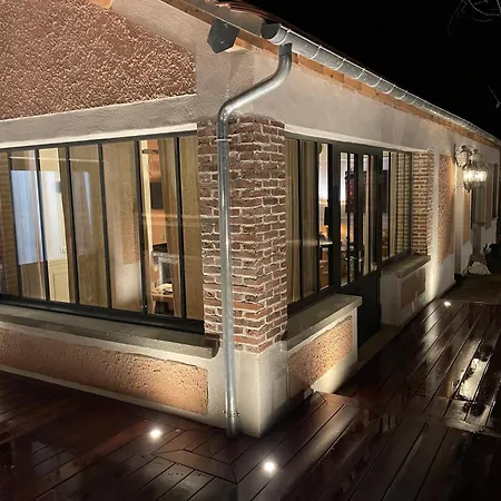 La Petite Maison De - De Charme 5 Etoiles Au Coeur Du Village - Maison 3 3 Salles De Bain - Jardin - Privatisation Guest house 5*