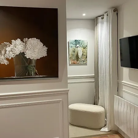 La Petite Maison De - Privatisation De Charme 5 étoiles Au Cœur Du Village - Maison 3 Pensión 5*
