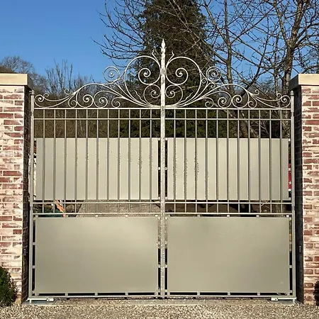 La Petite Maison De - De Charme 5 Etoiles Au Coeur Du Village - Maison 3 3 Salles De Bain - Jardin - Privatisation 5*