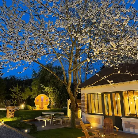 Πανσιόν La Petite Maison De - De Charme 5 Etoiles Au Coeur Du Village - Maison 3 3 Salles De Bain - Jardin - Privatisation