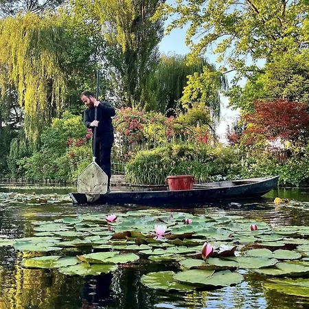La Petite Maison De - De Charme 5 Etoiles Au Coeur Du Village - Maison 3 3 Salles De Bain - Jardin - Privatisation Guest house 5*