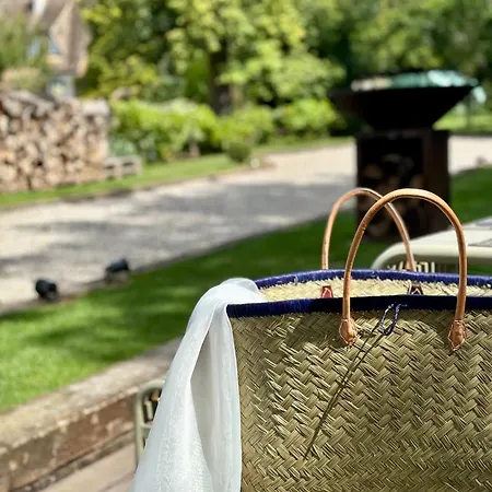 La Petite Maison De - De Charme 5 Etoiles Au Coeur Du Village - Maison 3 3 Salles De Bain - Jardin - Privatisation Guest house Giverny