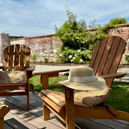 Guest house La Petite Maison De - De Charme 5 Etoiles Au Coeur Du Village - Maison 3 3 Salles De Bain - Jardin - Privatisation