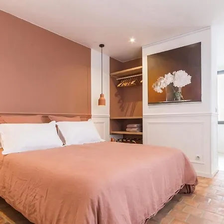 La Petite Maison De - De Charme 5 Etoiles Au Coeur Du Village - Maison 3 3 Salles De Bain - Jardin - Privatisation Guest house