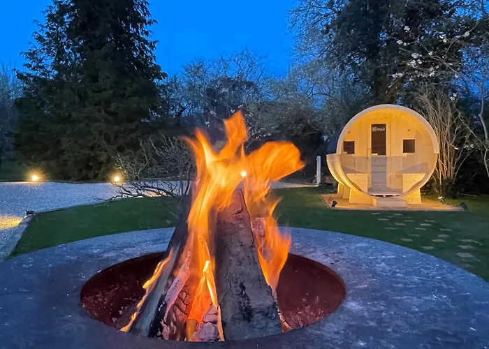 La Petite Maison De - De Charme 5 Etoiles Au Coeur Du Village - Maison 3 3 Salles De Bain - Jardin - Privatisation Ζιβερνί