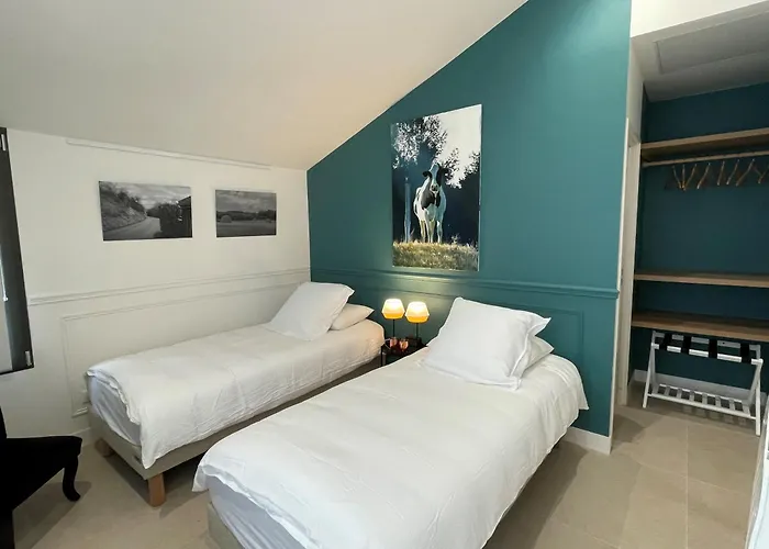 Πανσιόν La Petite Maison De - De Charme 5 Etoiles Au Coeur Du Village - Maison 3 3 Salles De Bain - Jardin - Privatisation