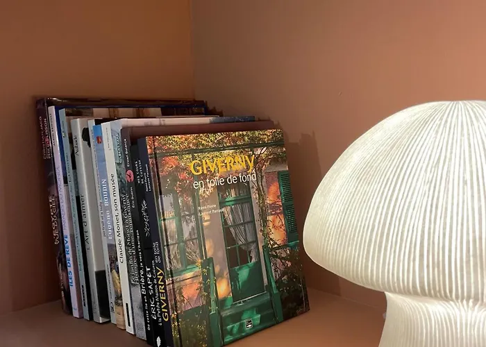 Πανσιόν La Petite Maison De - De Charme 5 Etoiles Au Coeur Du Village - Maison 3 3 Salles De Bain - Jardin - Privatisation 5*