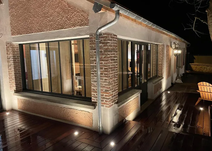 La Petite Maison De - De Charme 5 Etoiles Au Coeur Du Village - Maison 3 3 Salles De Bain - Jardin - Privatisation Πανσιόν 5*