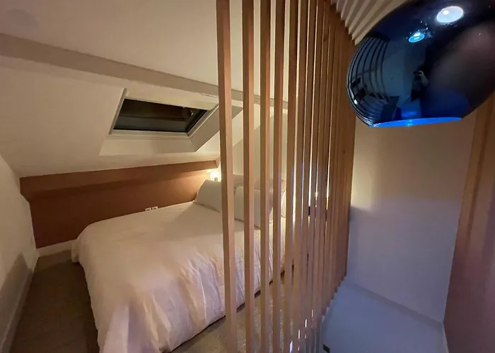 Πανσιόν La Petite Maison De - De Charme 5 Etoiles Au Coeur Du Village - Maison 3 3 Salles De Bain - Jardin - Privatisation Ζιβερνί