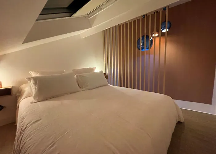 Πανσιόν La Petite Maison De - De Charme 5 Etoiles Au Coeur Du Village - Maison 3 3 Salles De Bain - Jardin - Privatisation 5*