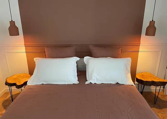 Πανσιόν La Petite Maison De - De Charme 5 Etoiles Au Coeur Du Village - Maison 3 3 Salles De Bain - Jardin - Privatisation 5*