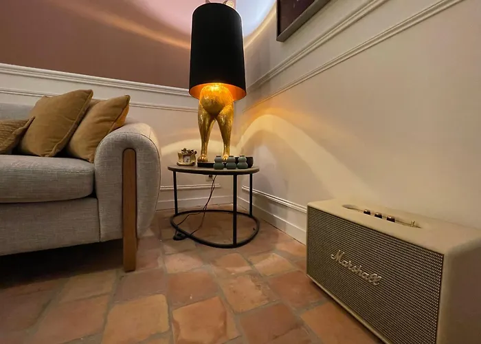 La Petite Maison De - De Charme 5 Etoiles Au Coeur Du Village - Maison 3 3 Salles De Bain - Jardin - Privatisation Πανσιόν 5*