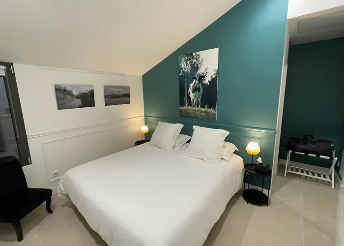 La Petite Maison De - De Charme 5 Etoiles Au Coeur Du Village - Maison 3 3 Salles De Bain - Jardin - Privatisation 5*