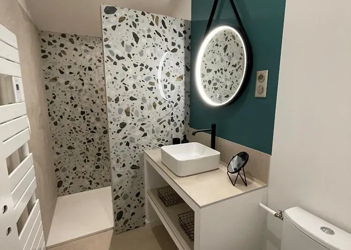 La Petite Maison De - De Charme 5 Etoiles Au Coeur Du Village - Maison 3 3 Salles De Bain - Jardin - Privatisation