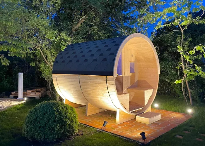 La Petite Maison De - De Charme 5 Etoiles Au Coeur Du Village - Maison 3 3 Salles De Bain - Jardin - Privatisation 5* Ζιβερνί