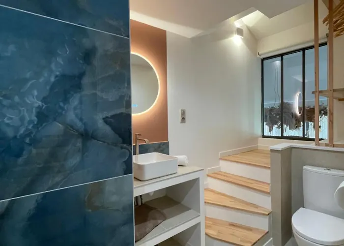 Πανσιόν La Petite Maison De - De Charme 5 Etoiles Au Coeur Du Village - Maison 3 3 Salles De Bain - Jardin - Privatisation Ζιβερνί