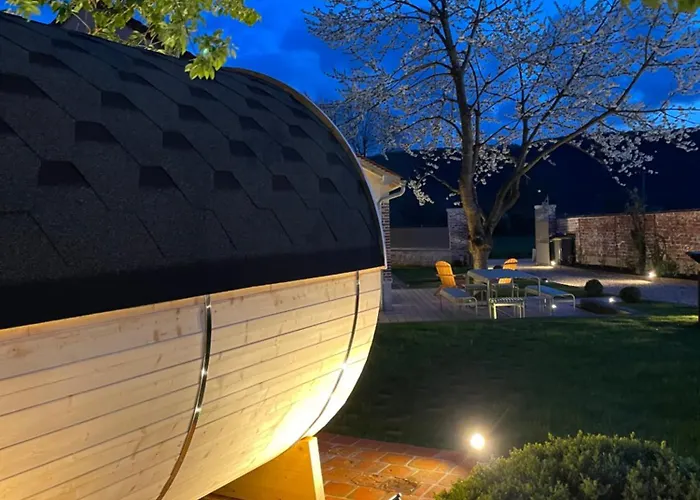 La Petite Maison De - De Charme 5 Etoiles Au Coeur Du Village - Maison 3 3 Salles De Bain - Jardin - Privatisation Πανσιόν 5*