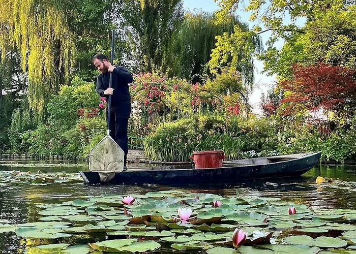 La Petite Maison De - De Charme 5 Etoiles Au Coeur Du Village - Maison 3 3 Salles De Bain - Jardin - Privatisation Πανσιόν 5*
