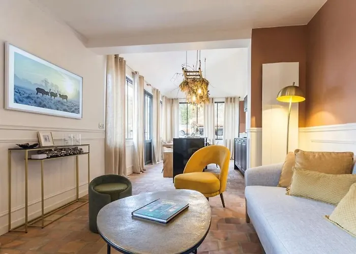 La Petite Maison De - De Charme 5 Etoiles Au Coeur Du Village - Maison 3 3 Salles De Bain - Jardin - Privatisation Ζιβερνί