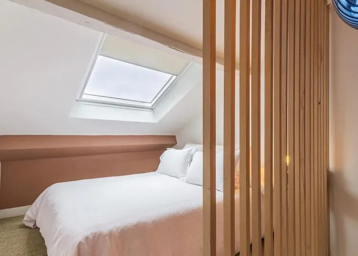 Πανσιόν La Petite Maison De - De Charme 5 Etoiles Au Coeur Du Village - Maison 3 3 Salles De Bain - Jardin - Privatisation