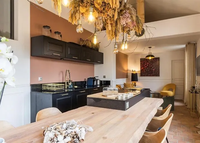 La Petite Maison De - De Charme 5 Etoiles Au Coeur Du Village - Maison 3 3 Salles De Bain - Jardin - Privatisation Πανσιόν