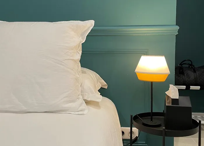 La Petite Maison De - De Charme 5 Etoiles Au Coeur Du Village - Maison 3 3 Salles De Bain - Jardin - Privatisation Πανσιόν