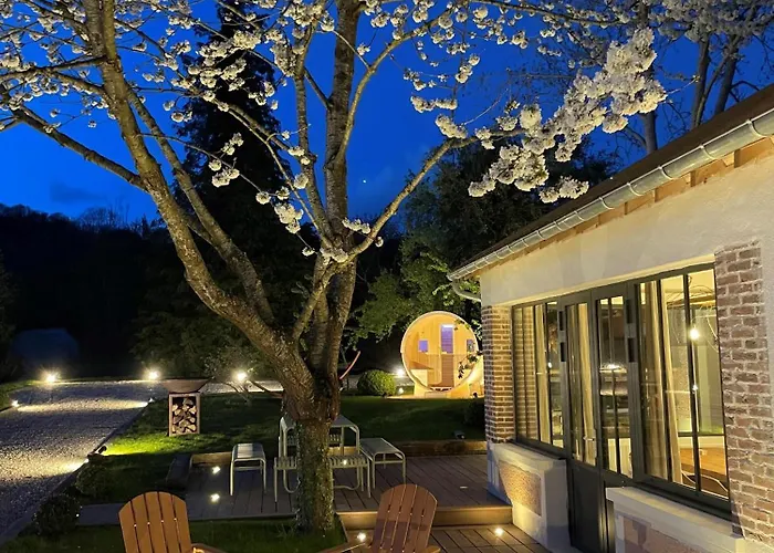 La Petite Maison De - De Charme 5 Etoiles Au Coeur Du Village - Maison 3 3 Salles De Bain - Jardin - Privatisation 5*