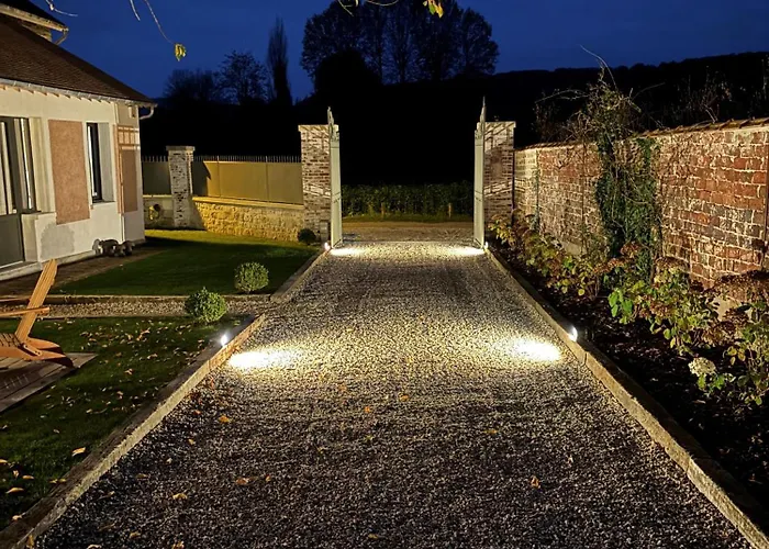 La Petite Maison De - De Charme 5 Etoiles Au Coeur Du Village - Maison 3 3 Salles De Bain - Jardin - Privatisation Ζιβερνί