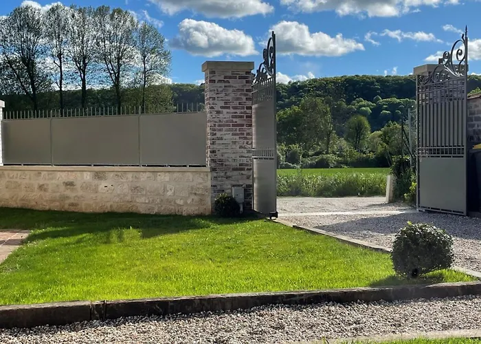 La Petite Maison De - De Charme 5 Etoiles Au Coeur Du Village - Maison 3 3 Salles De Bain - Jardin - Privatisation 5*