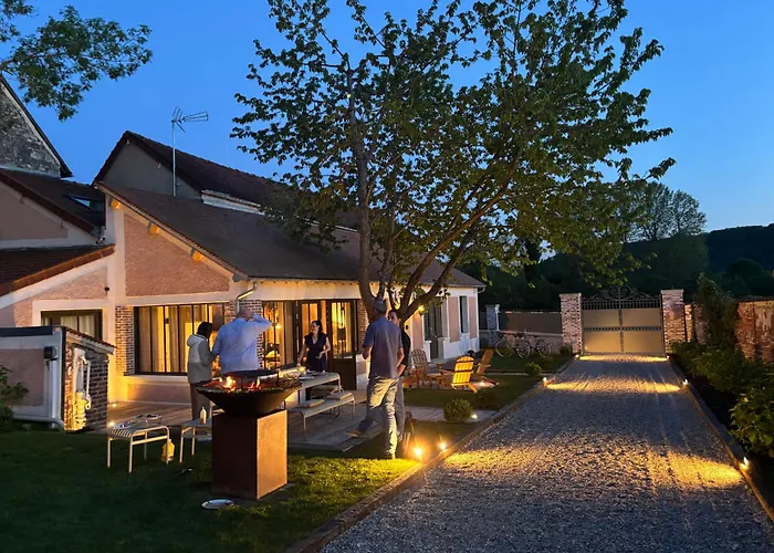 La Petite Maison De - De Charme 5 Etoiles Au Coeur Du Village - Maison 3 3 Salles De Bain - Jardin - Privatisation 5*