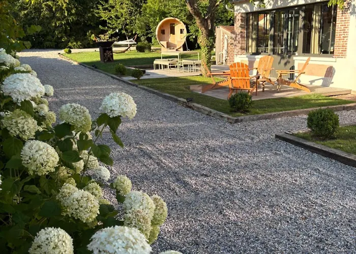 La Petite Maison De - De Charme 5 Etoiles Au Coeur Du Village - Maison 3 3 Salles De Bain - Jardin - Privatisation 5*